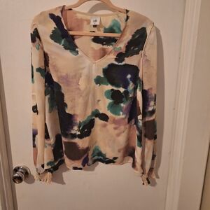 Cabi V-Neck Blouse with abstract print. Size Medium